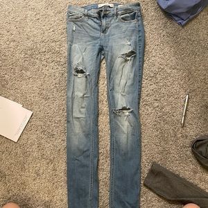 Distressed skinny jeans